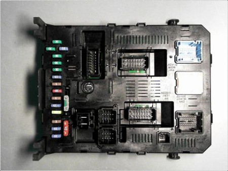 BOITIER GESTION HABITACLE PEUGEOT 307 2005-2007