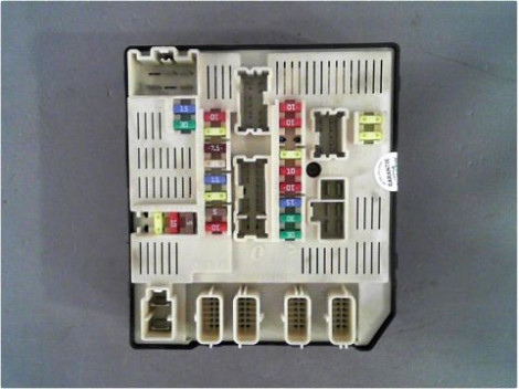 BOITE A FUSIBLES RENAULT MEGANE III 08-12