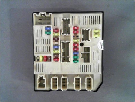 BOITE A FUSIBLES RENAULT MEGANE III 08-12