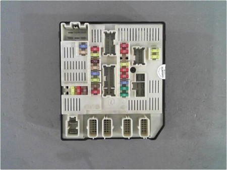 BOITE A FUSIBLES RENAULT MEGANE III COUPE 08-12