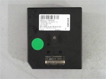 BOITE A FUSIBLES RENAULT MEGANE III COUPE 08-12