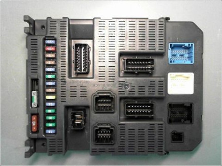 BOITIER GESTION HABITACLE PEUGEOT 308 2007-2011