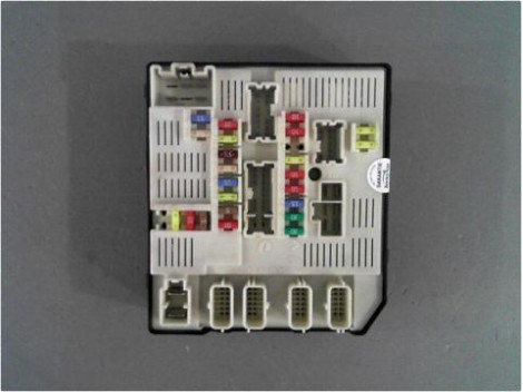 BOITE A FUSIBLES RENAULT MEGANE III 08-12