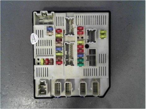 BOITE A FUSIBLES RENAULT MEGANE III 08-12