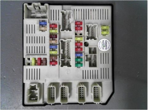 BOITE A FUSIBLES RENAULT MEGANE III 2008-2012
