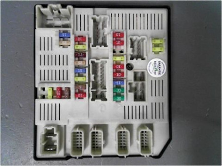 BOITE A FUSIBLES RENAULT MEGANE III 2008-2012