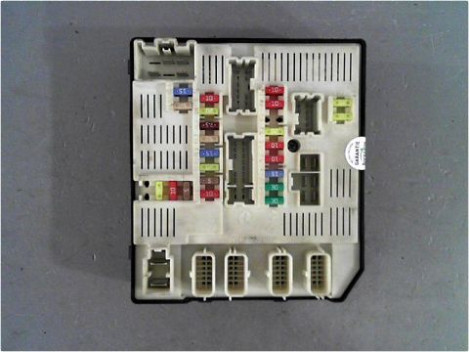 BOITE A FUSIBLES RENAULT MEGANE III ESTATE 09-12