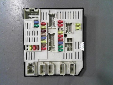 BOITE A FUSIBLES RENAULT MEGANE III 08-12