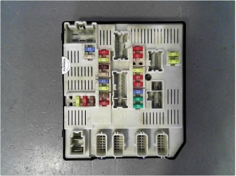 BOITE A FUSIBLES RENAULT MEGANE III 08-12