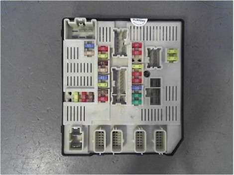 BOITE A FUSIBLES RENAULT MEGANE III 08-12