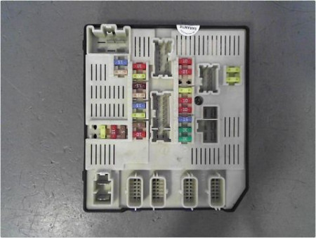 BOITE A FUSIBLES RENAULT MEGANE III 08-12