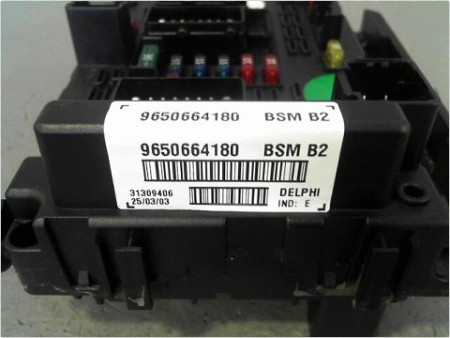 BOITE A FUSIBLES PEUGEOT 307 SW 02-05