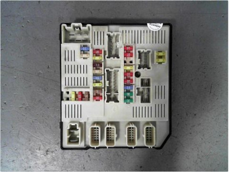 BOITE A FUSIBLES RENAULT MEGANE III 08-12