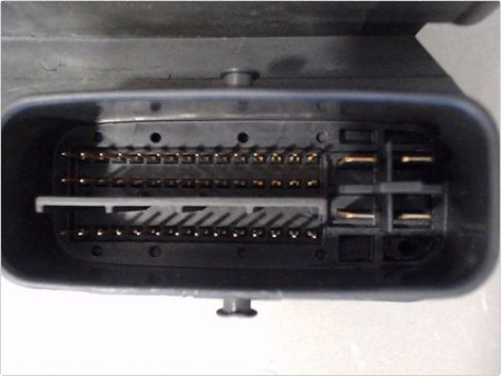 UNITE HYDRAULIQUE ABS TOYOTA AVENSIS VERSO 04-06