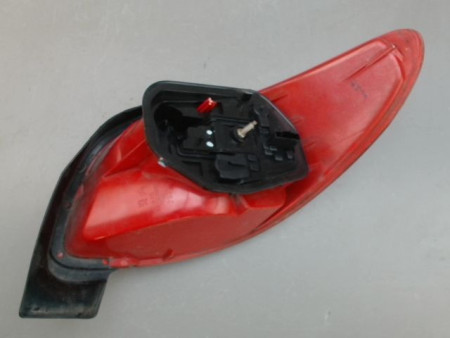 FEU ARRIERE GAUCHE  PEUGEOT 206