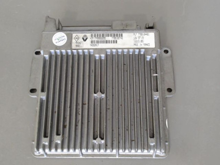 CALCULATEUR MOTEUR RENAULT CLIO