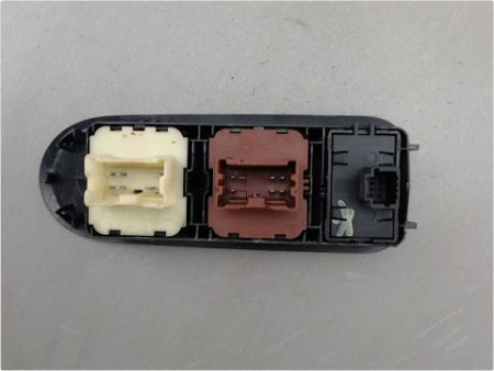 COMMANDE LEVE-GLACE PORTE AVG DACIA DUSTER