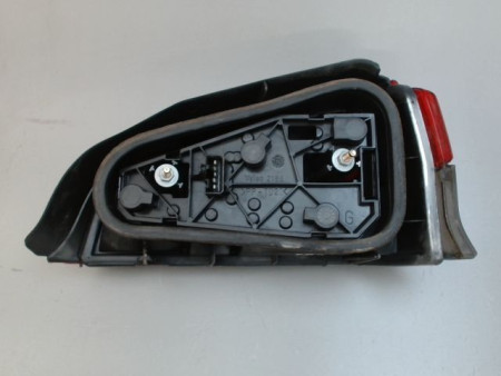 FEU ARRIERE GAUCHE  PEUGEOT 106