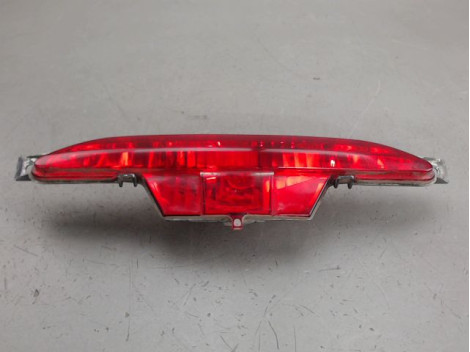 FEU BROUILLARD CENTRAL ARRIERE PEUGEOT 208