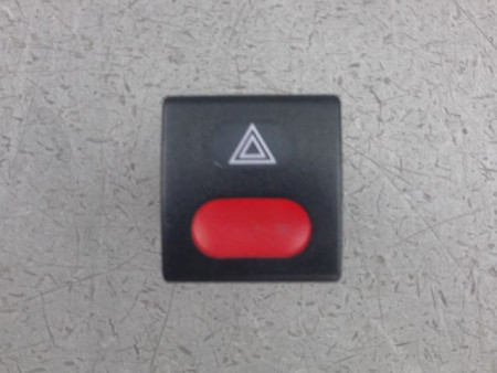 BOUTON DE WARNING CITROEN SAXO