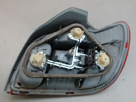 FEU ARRIERE GAUCHE  TOYOTA YARIS