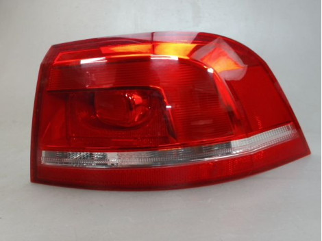 FEU ARRIERE DROIT VOLKSWAGEN PASSAT
