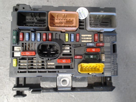 BOITE A FUSIBLES CITROEN C4
