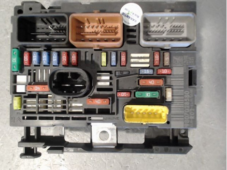 BOITE A FUSIBLES PEUGEOT 407