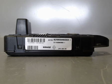 BOITE A FUSIBLES RENAULT MEGANE