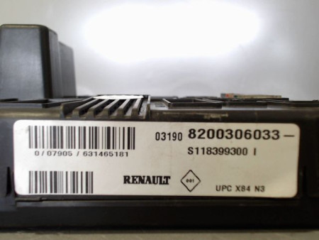 BOITE A FUSIBLES RENAULT MEGANE
