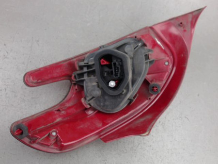 FEU ARRIERE GAUCHE  PEUGEOT 208
