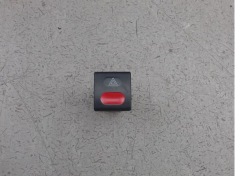 BOUTON DE WARNING CITROEN SAXO