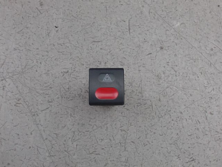 BOUTON DE WARNING CITROEN SAXO