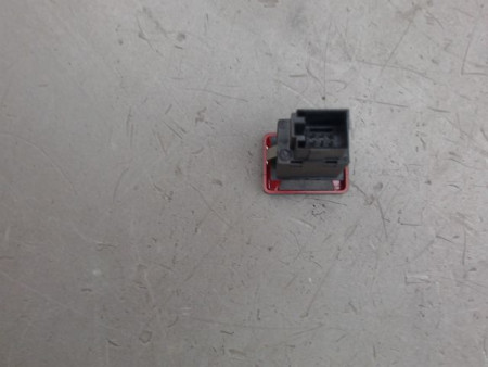 BOUTON DE WARNING AUDI A4