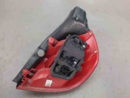 FEU ARRIERE GAUCHE  RENAULT CLIO