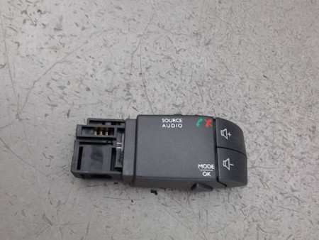 COMMANDE AUTORADIO DACIA SANDERO