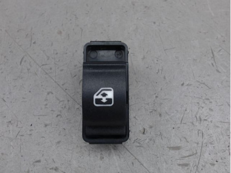 COMMANDE LEVE-GLACE PORTE AVD IVECO 35S15