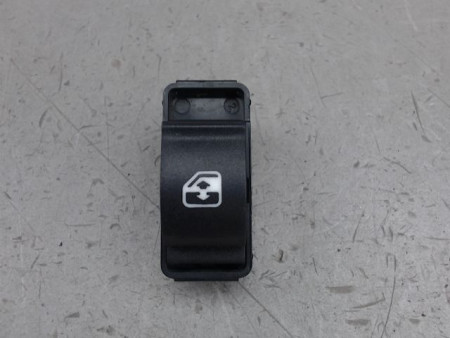 COMMANDE LEVE-GLACE PORTE AVD IVECO 35S15