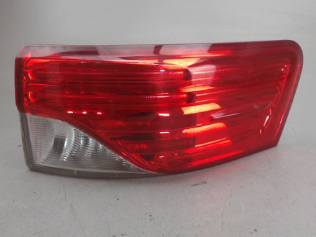 FEU ARRIERE DROIT TOYOTA AVENSIS