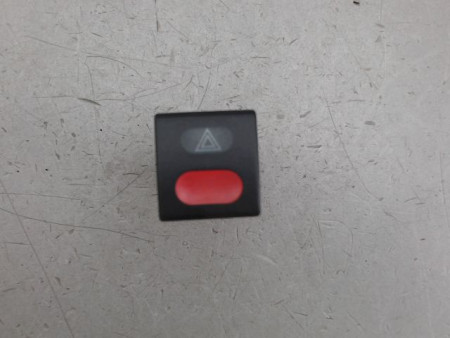 BOUTON DE WARNING CITROEN SAXO