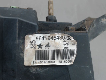 PHARE ANTIBROUILLARD AVANT DROIT PEUGEOT 407