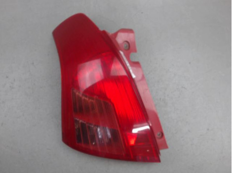 FEU ARRIERE GAUCHE  SUZUKI SWIFT