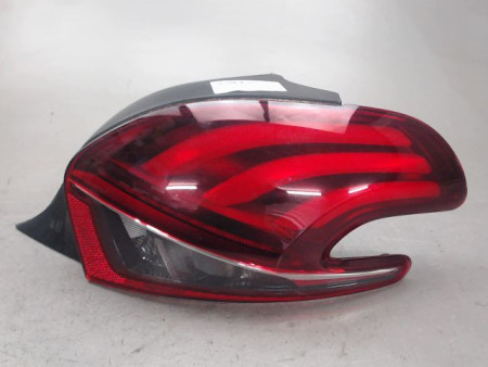 FEU ARRIERE DROIT PEUGEOT 208