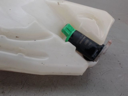 RESERVOIR LAVE-GLACE AVANT PEUGEOT 206