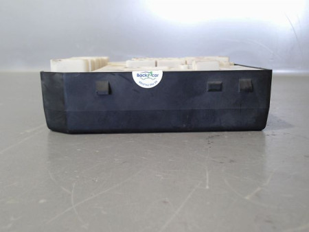 BOITE A FUSIBLES RENAULT MEGANE