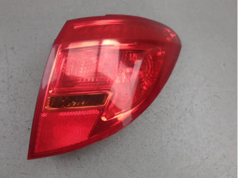 FEU ARRIERE DROIT OPEL MERIVA