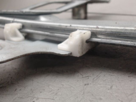 MECANISME LEVE-GLACE ARRIERE DROIT DACIA SANDERO