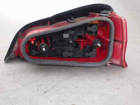 FEU ARRIERE GAUCHE  PEUGEOT 106
