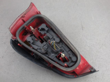 FEU ARRIERE GAUCHE  PEUGEOT 106