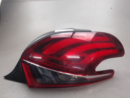 FEU ARRIERE DROIT PEUGEOT 208